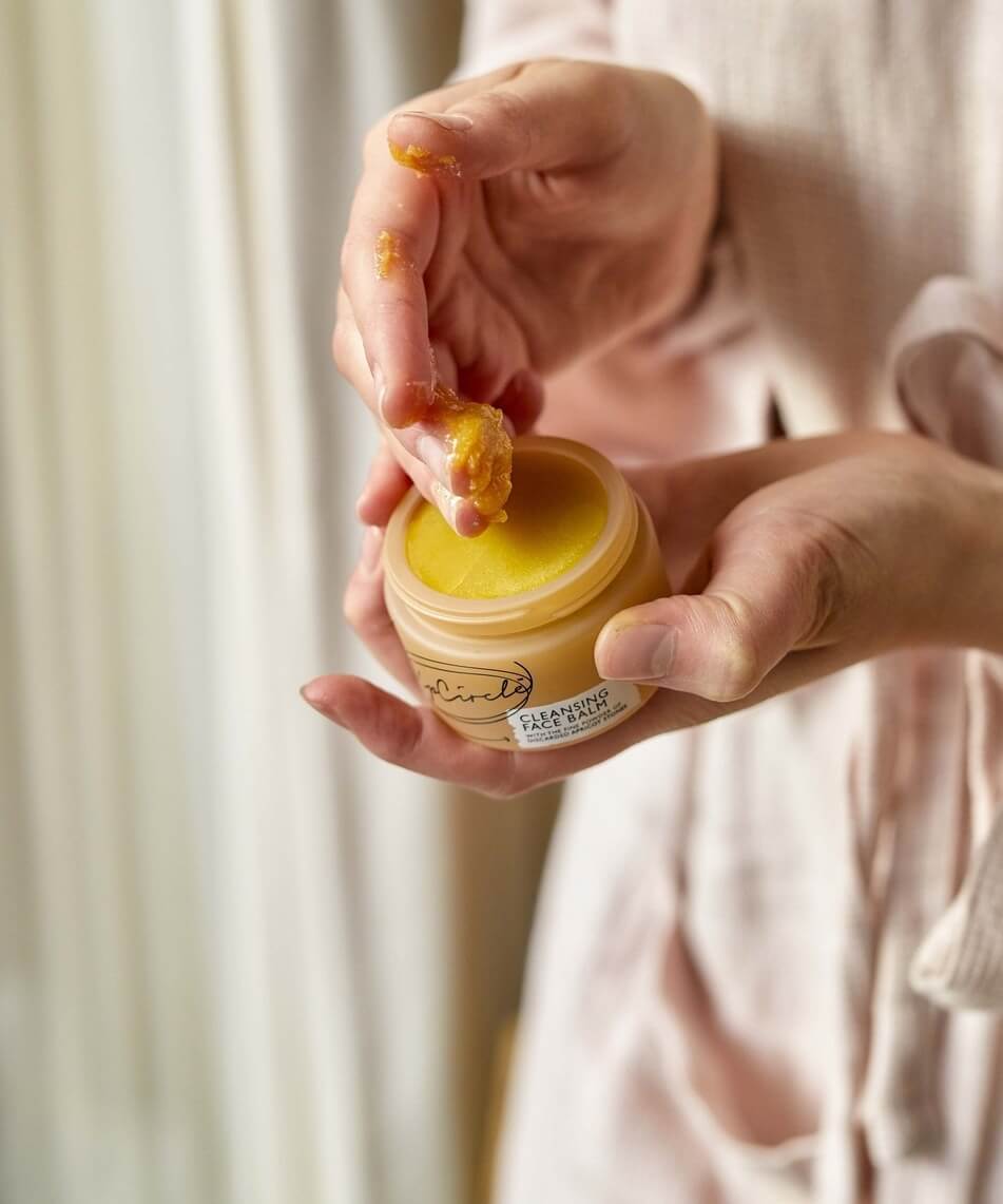 Cleansing Balm with Apricot Powder